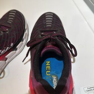 Women’s Sz 8 HOKA Vanquish 3 Road Running Shoes - purple/black/pink